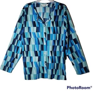 Uniform women plus size 1X beautiful geometric print button down shirt. 615